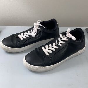 Women’s black Steve Madden sneakers size 9